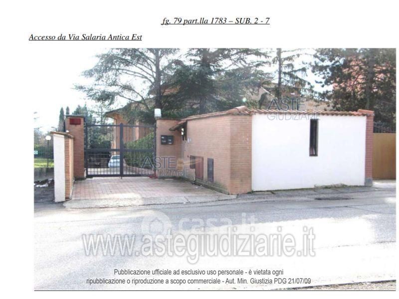 Garage/Posto auto in Vendita in Via Salaria Antica Est 27 a L'Aquila