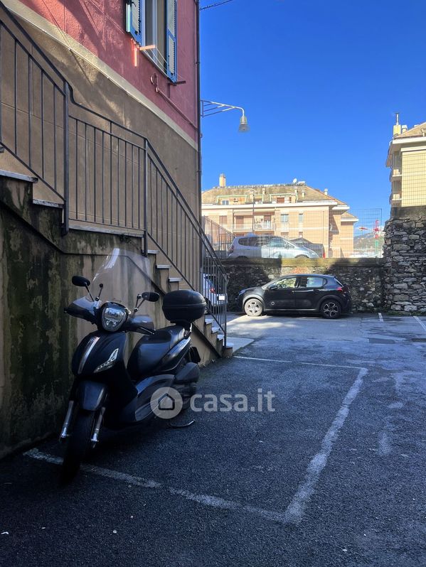 Garage/Posto auto in Vendita in Via Papigliano a Genova