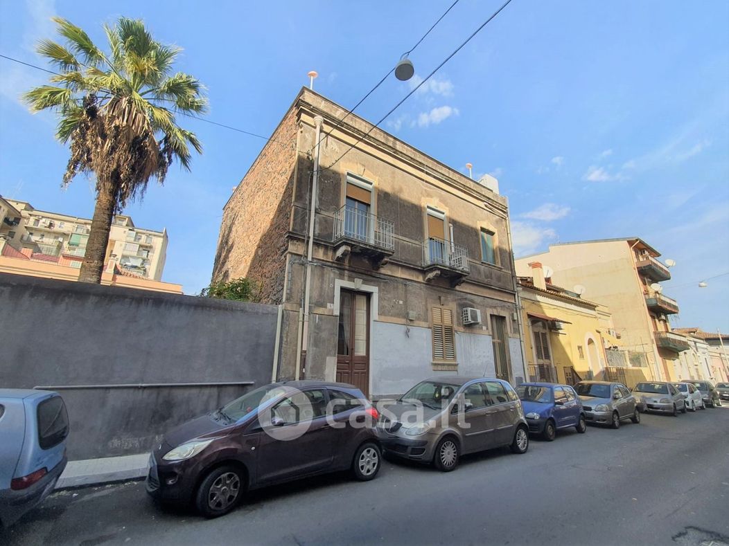 Appartamento in Vendita in Via Macaluso 7 a Catania