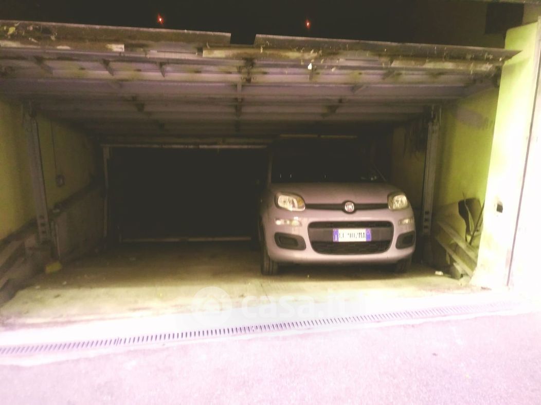 Garage/Posto auto in Vendita in Via dante a Brescia