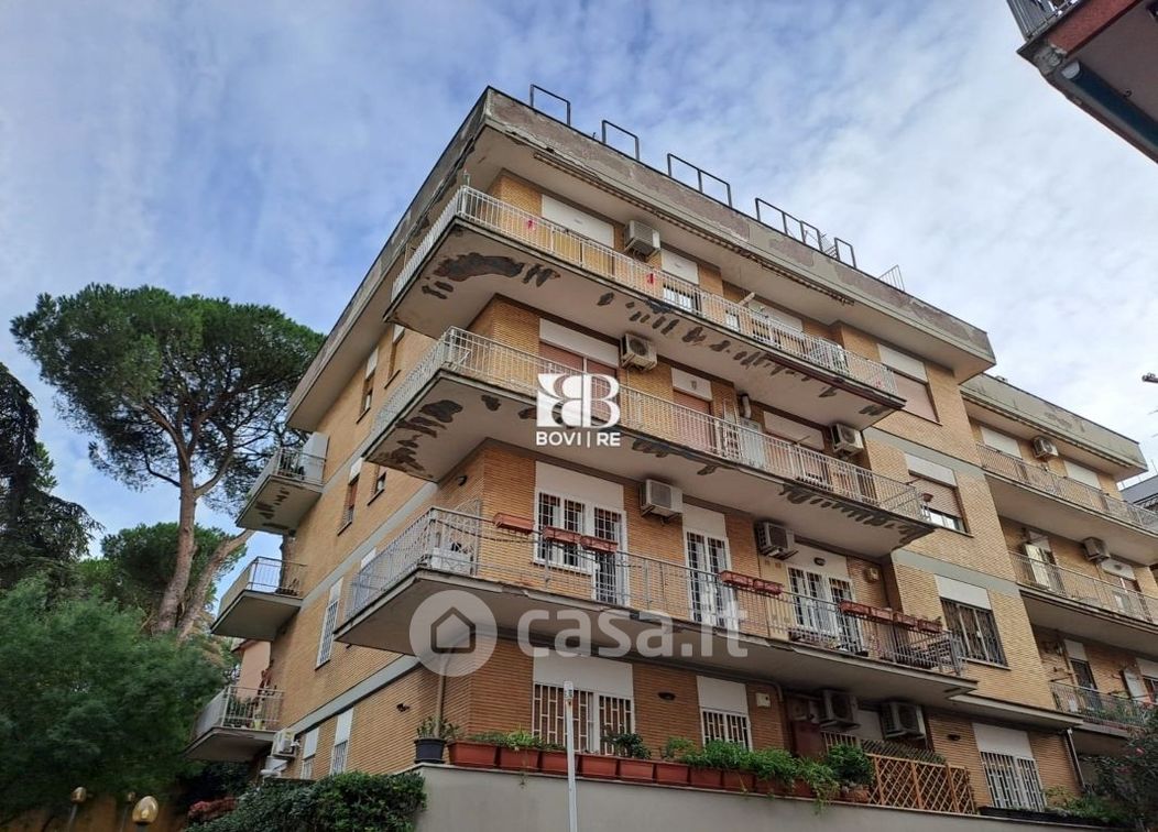 Appartamento in Vendita in Via Cogoleto a Roma