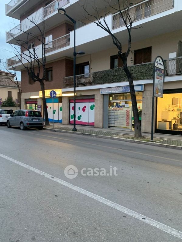 Negozio/Locale commerciale in Affitto in Viale G.Bovio 298 a Pescara
