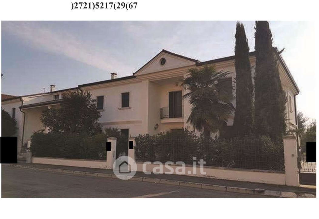 Casa Bi/Trifamiliare in Vendita in Via Ezio Franceschini 28 a Este