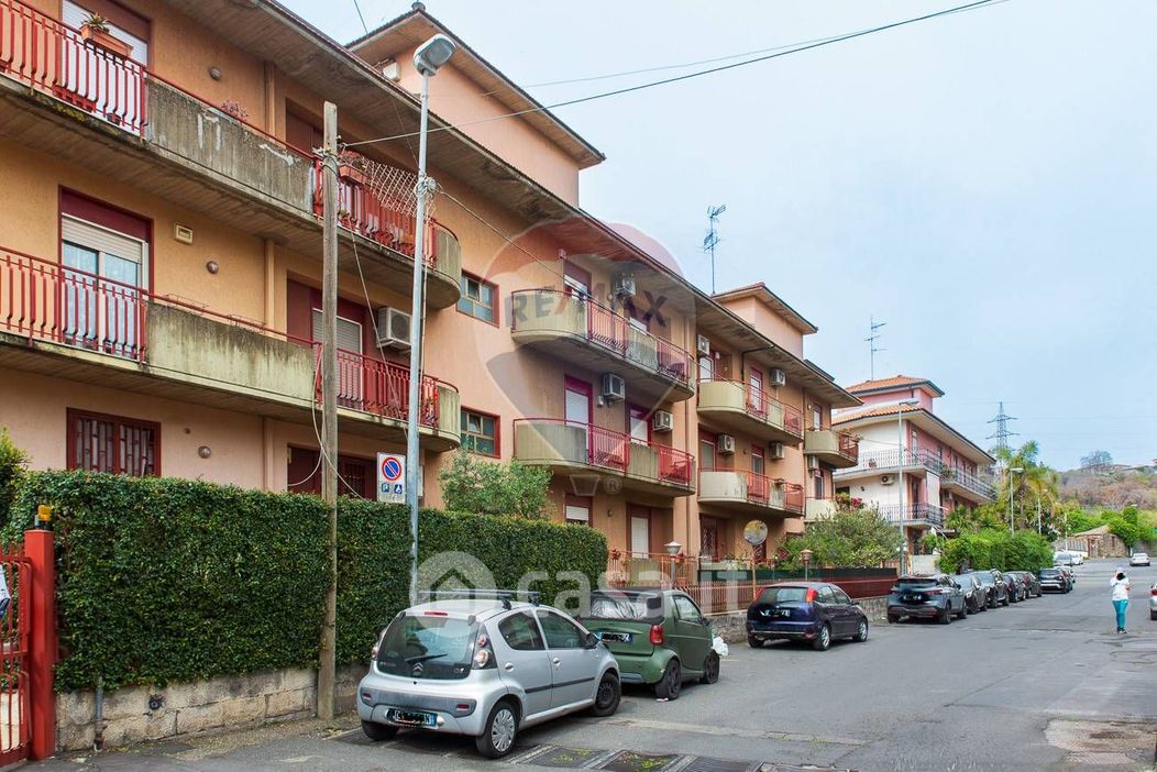 Appartamento in Vendita in Via San Nicolò a Aci Catena