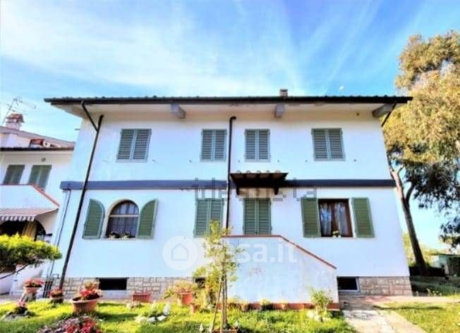 Appartamento in Vendita in Lungarno Gabriele D'Annunzio a Pisa