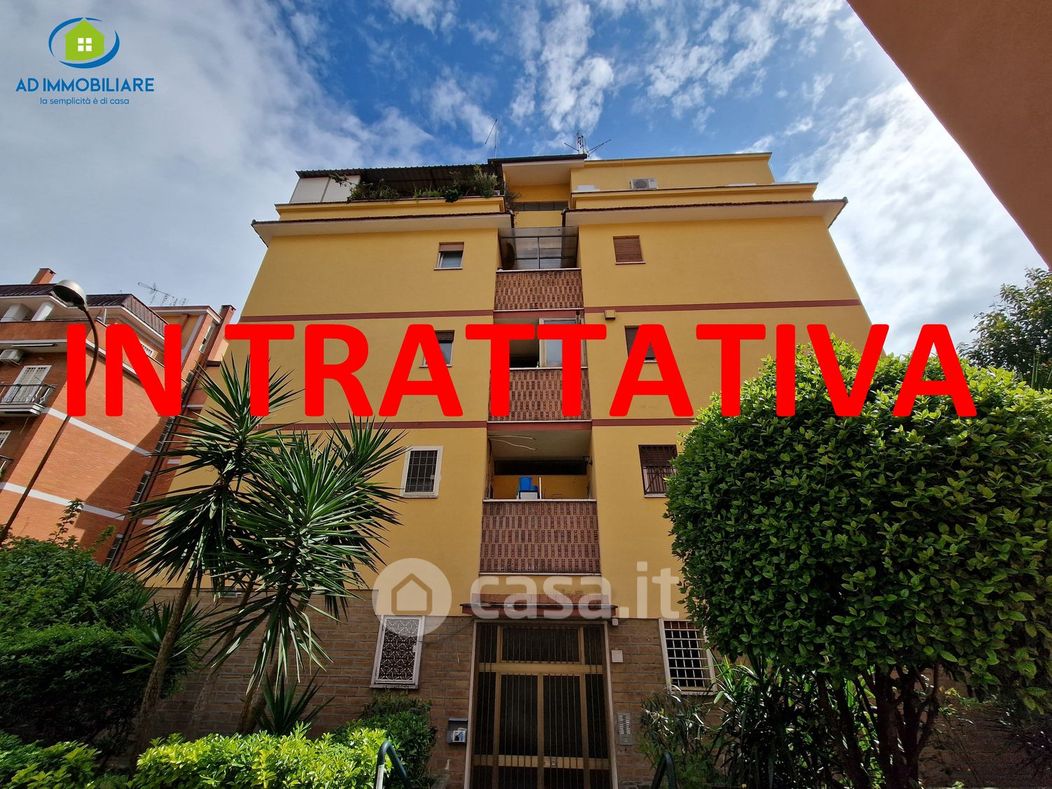Appartamento in Vendita in Via Enrico Carano 27 a Roma