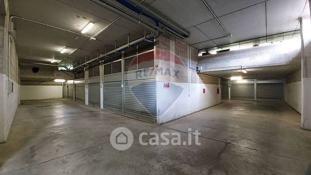 Garage/Posto auto in Vendita in Via dei Limoni 11 a Roma