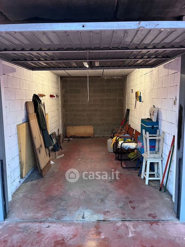 Garage/Posto auto in Vendita in Via Visconti di Modrone 3 a Corsico