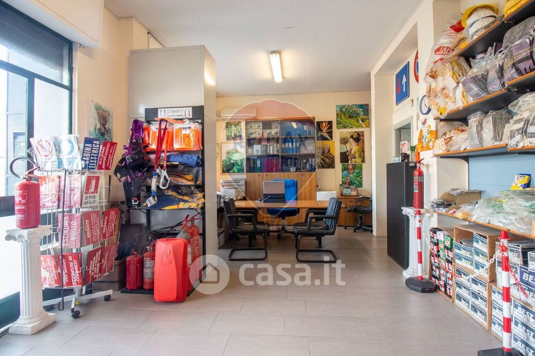 Negozio/Locale commerciale in Affitto in Via Michelina 5 a Catania