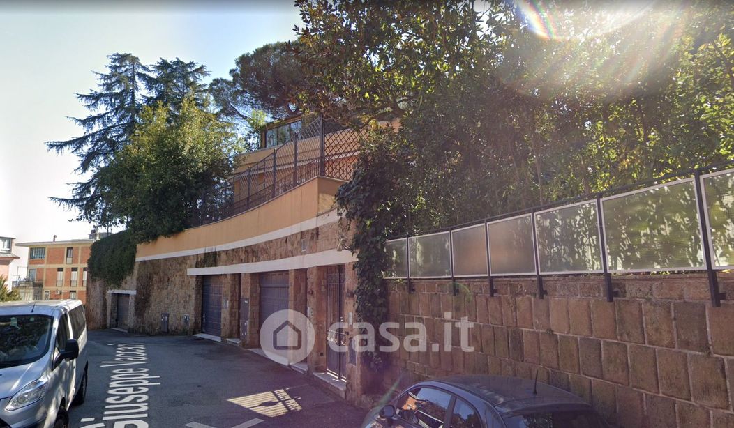 Villa in Vendita in Via Giuseppe Vaccari 29 a Roma