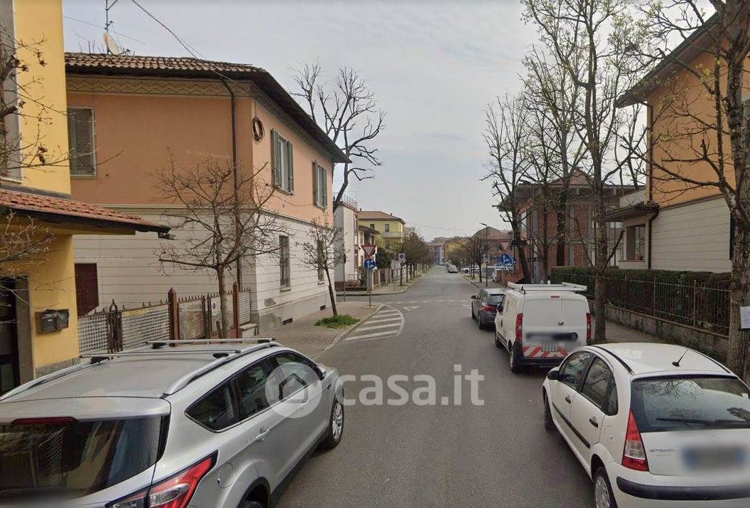 Casa indipendente in Vendita in Via Alessandria a Piacenza