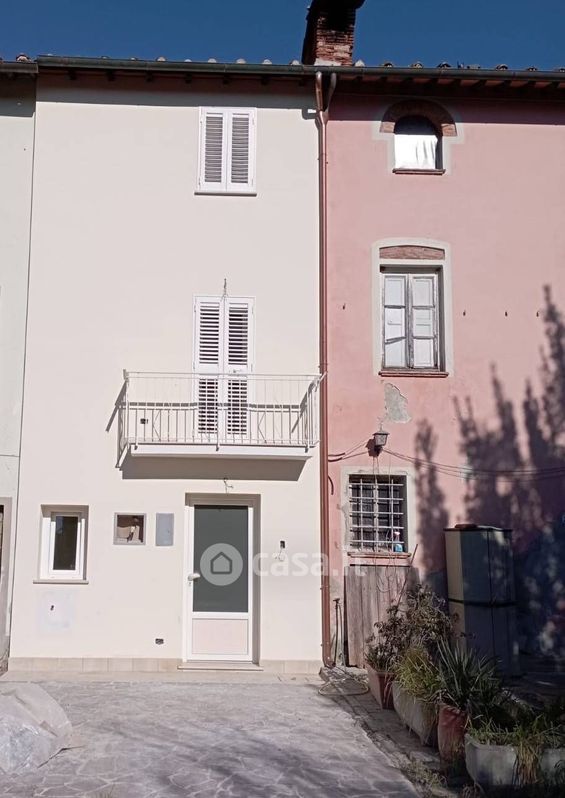 Casa indipendente in Vendita in Via Castagnola a Lucca
