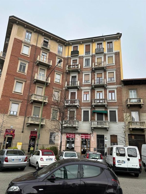 Appartamento in Vendita in Piazza Carlo Giacomini 6 a Torino