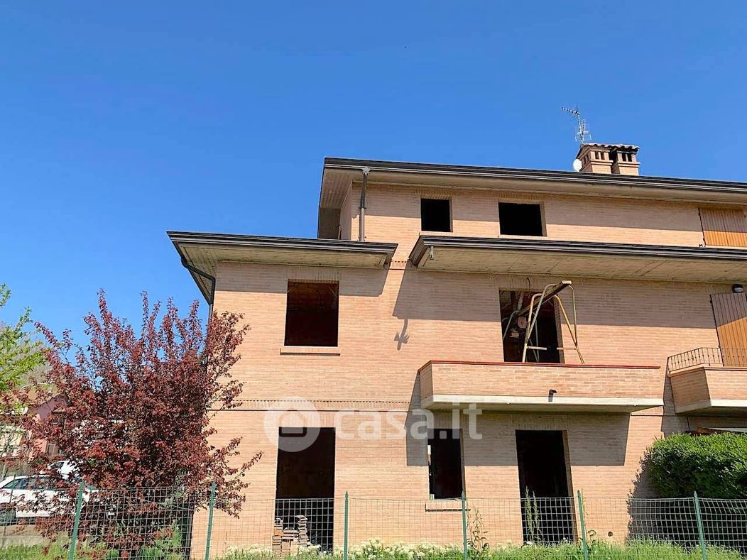 Casa Bi/Trifamiliare in Vendita in Via Bertoni a Reggio Emilia