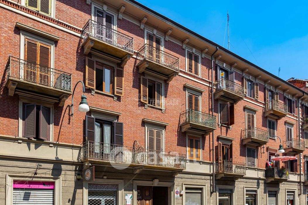 Appartamento in Vendita in Via Pollenzo 10 a Torino