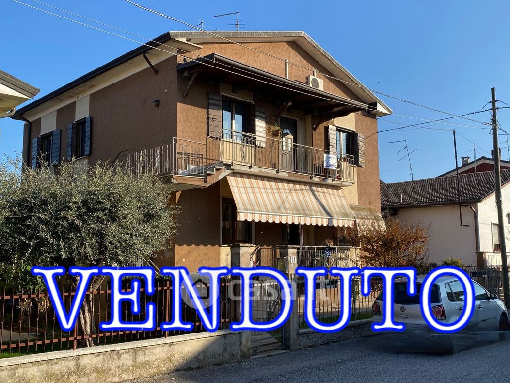 Appartamento in Vendita in Via Bosco a Castel d'Azzano