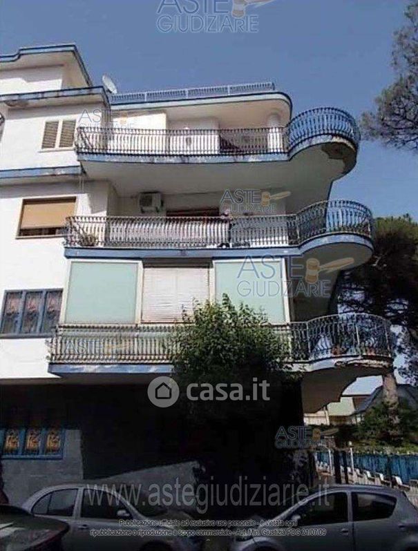Appartamento in Vendita in Via Villa Bisignano 6 a Napoli