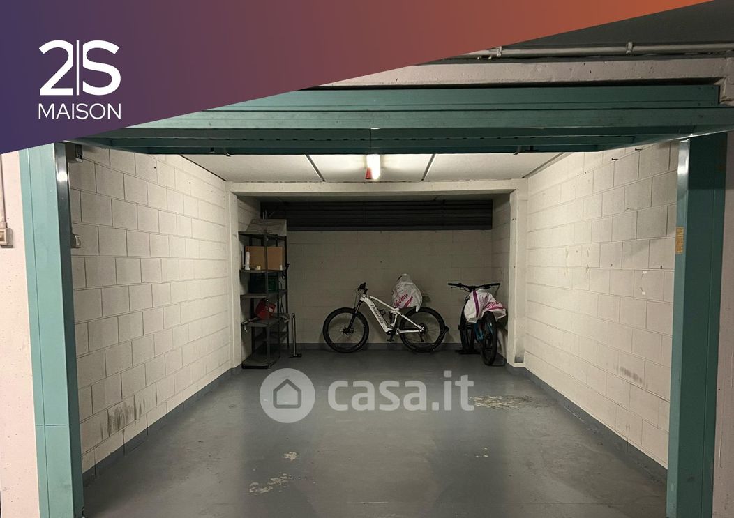 Garage/Posto auto in Vendita in Via Serra a Genova