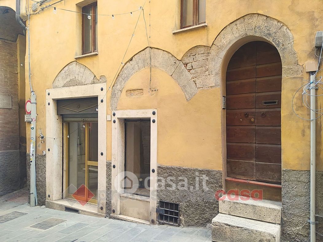 Negozio/Locale commerciale in Vendita in Corso Giuseppe Garibaldi 1 a Perugia