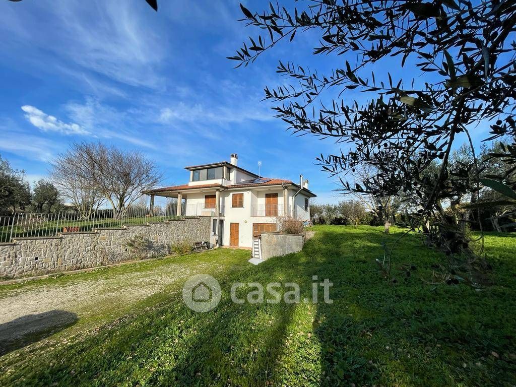 Villa in Vendita in Strada Mammagialla 9 a Viterbo