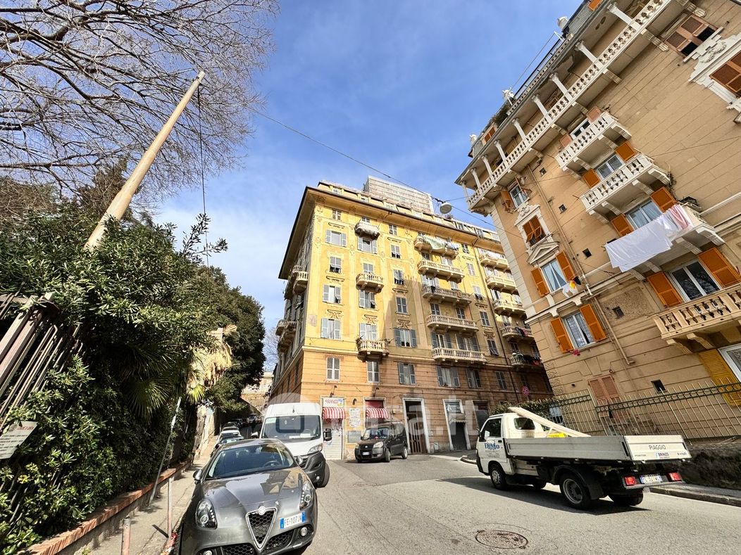 Appartamento in Vendita in Via Giacomo Balbi Piovera 6 a Genova