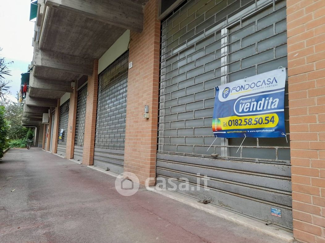 Negozio/Locale commerciale in Vendita in Via Michelangelo 31 R a Borghetto Santo Spirito