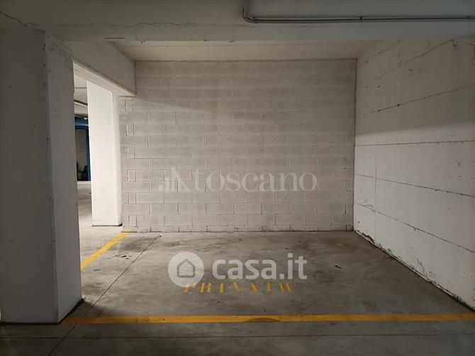 Garage/Posto auto in Vendita in Via Raffaele Paparella a Roma