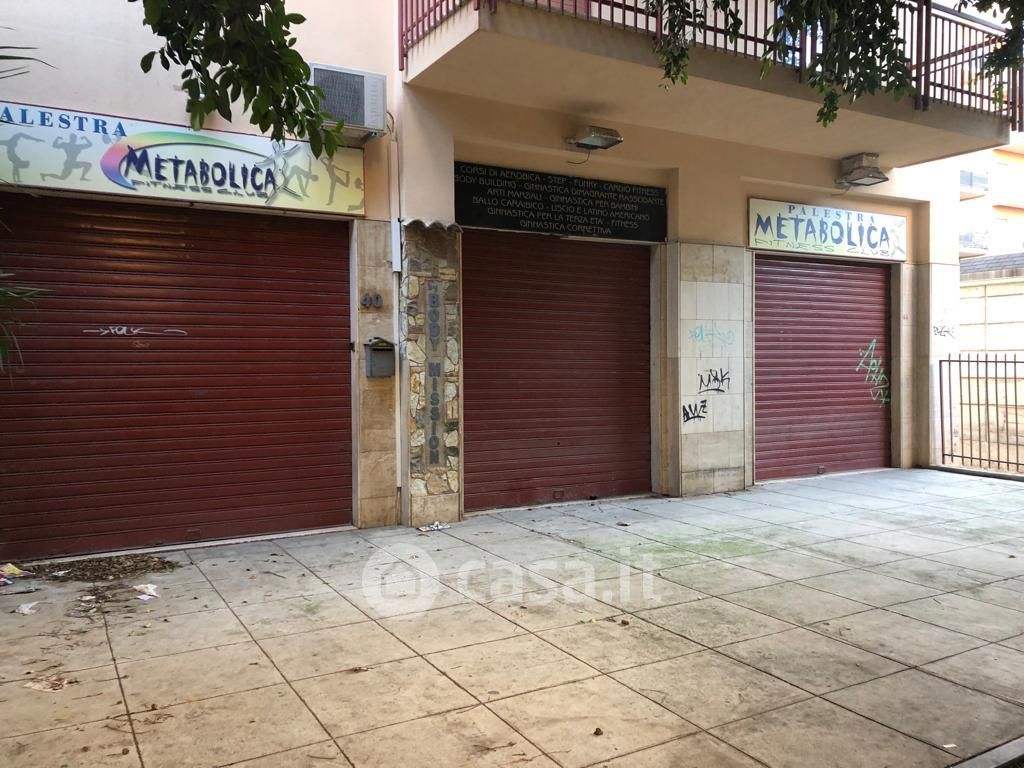 Negozio/Locale commerciale in Vendita in Via Corradino di Svevia 40 a Palermo