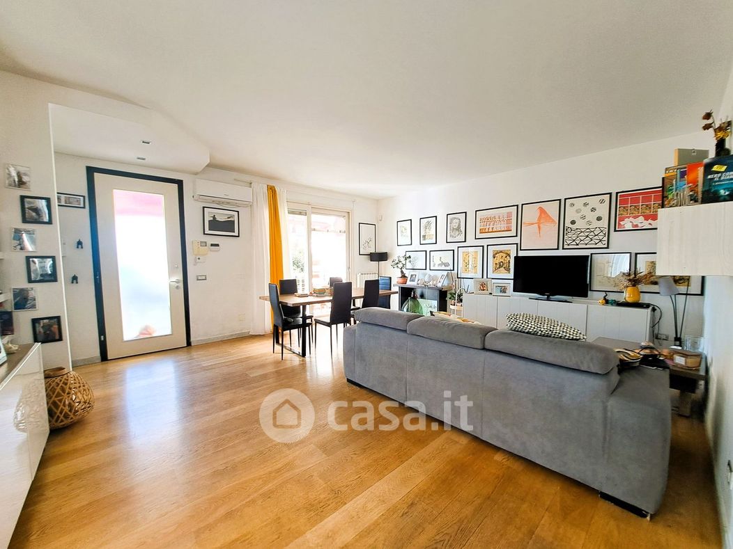 Appartamento in Vendita in Via Cadorna a Carrara