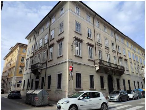 Appartamento in Vendita in Via Armando Diaz 17 a Trieste