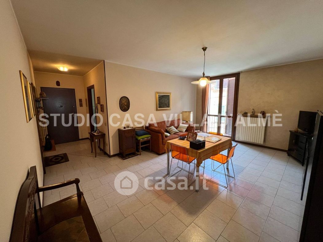 Appartamento in Vendita in Via Giuseppe Mazzini a Villa d'Almè