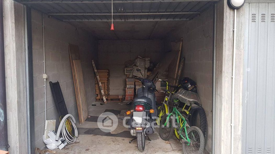 Garage/Posto auto in Vendita in Via Friuli a Lainate