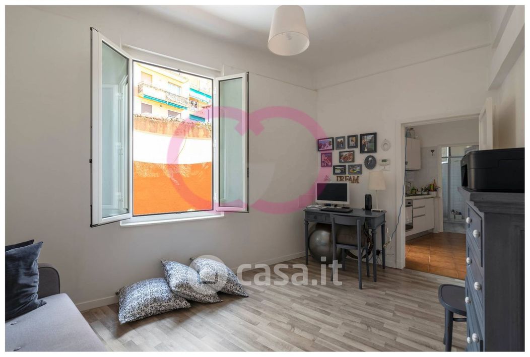 Appartamento in Affitto in Via Cesare Battisti a Varazze