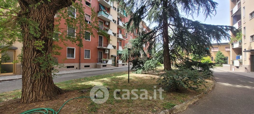 Appartamento in Vendita in Via Val Bavona 5 a Milano