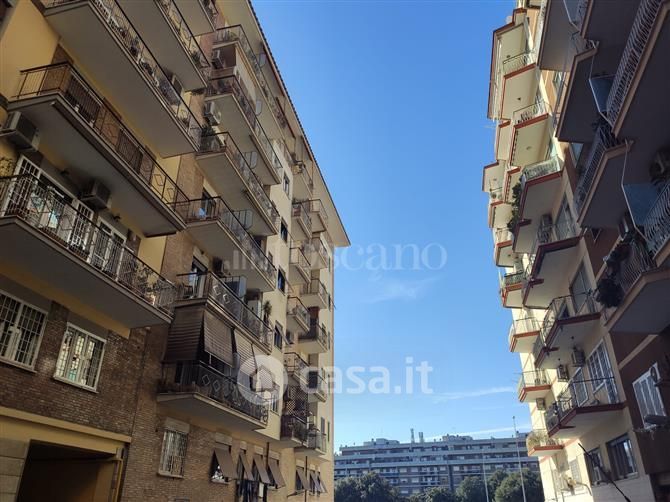 Appartamento in Vendita in Largo dei Colli Albani a Roma