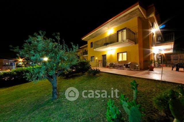 Casa Bi/Trifamiliare in Affitto in Via Tevere a Giardini-Naxos
