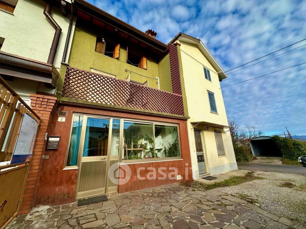 Villa in Vendita in Via Baldasseria Media a Udine