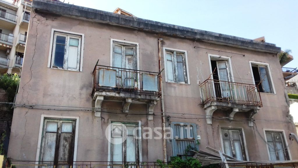 Casa Bi/Trifamiliare in Vendita in Via Consolare Pompea a Messina