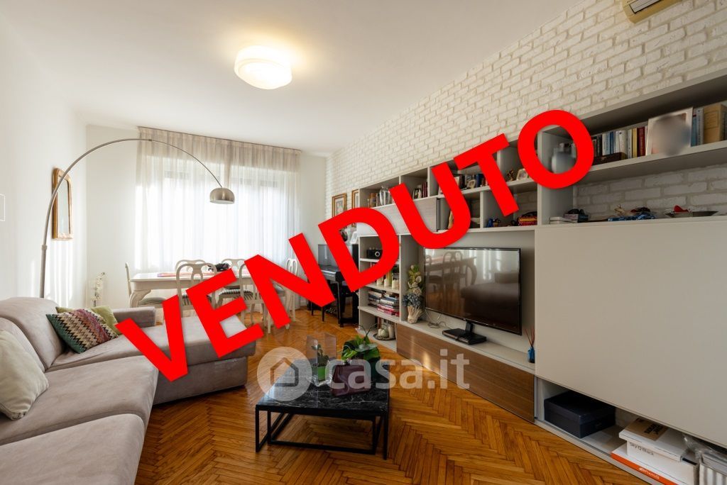 Appartamento in Vendita in Via Piacenza 9 a Milano