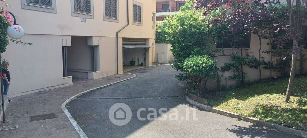 Garage/Posto auto in Vendita in Via Poggio Reale 31 a Roma
