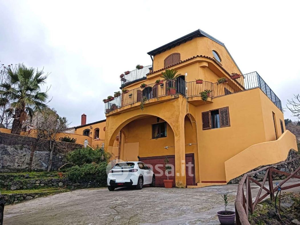 Villa in Vendita in Via Andronico a Mascali