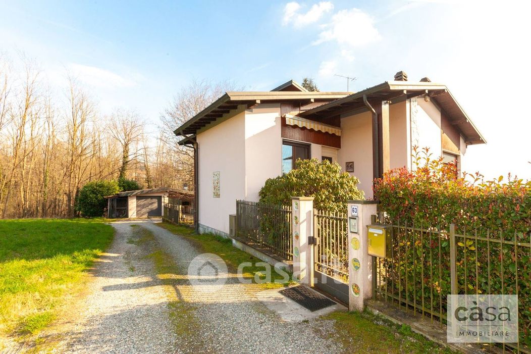 Villa in Vendita in Via Valle Luna 63 a Varese