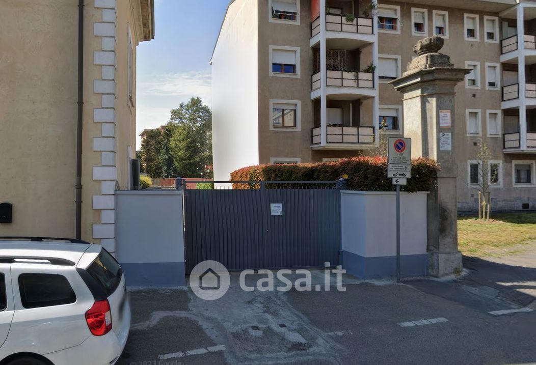 Garage/Posto auto in Vendita in Via Fratelli Zoia 46 a Milano