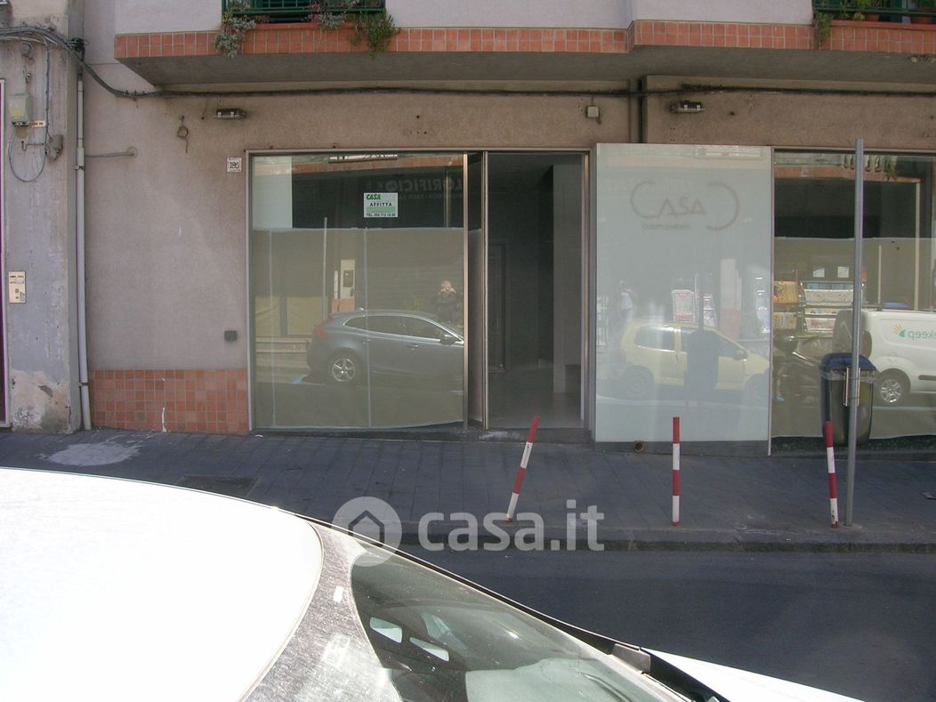 Negozio/Locale commerciale in Affitto in Firenze 195 -197 a Aci Castello