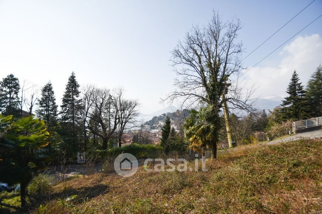 Terreno edificabile in Vendita in Via Mazzini a Laveno-Mombello