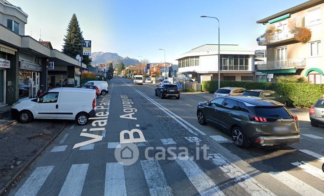 Garage/Posto auto in Affitto in Viale Aguggiari 171 a Varese