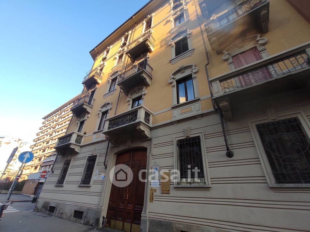 Appartamento in Vendita in Via Enrico Cialdini 12 a Torino