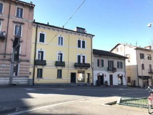 Palazzo in Vendita in Via Bellinzona a Como