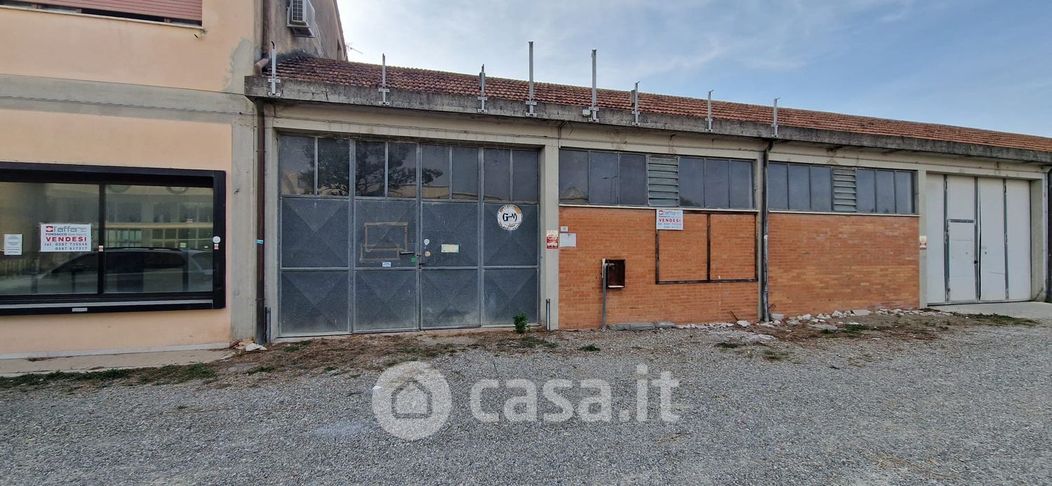 Laboratorio in Vendita in Via del Commercio 65 a Casciana Terme Lari