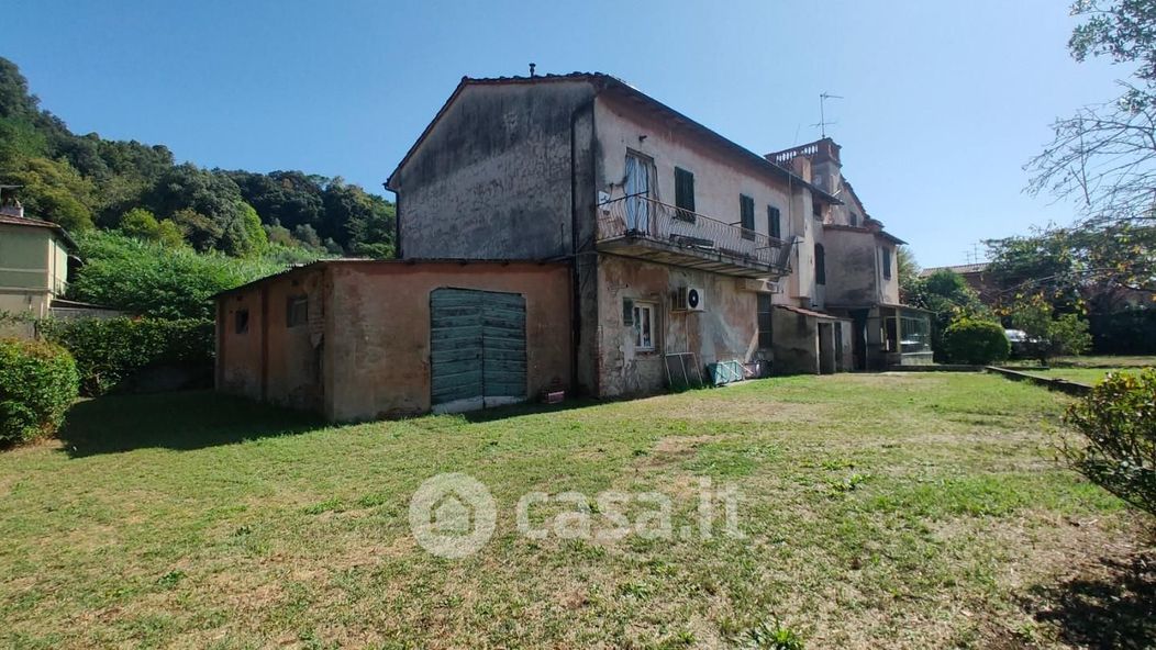 Villa in Vendita in Via dei Poveri Vecchi a Lucca